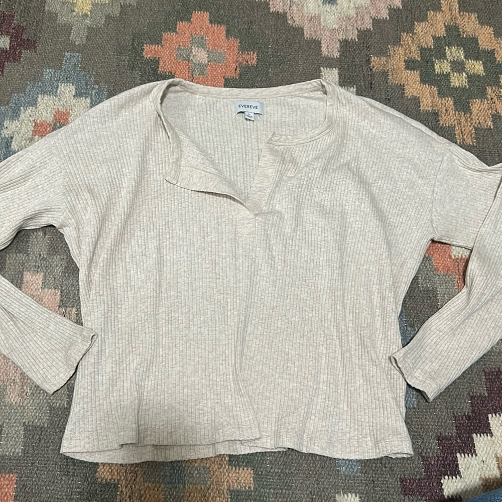 Evereve size large long sleeve ribbed v neck tan super soft shirt